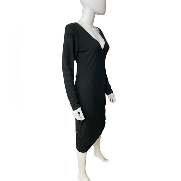 Women’s Black V Neck Long Sleeve Dress
New - Picture 5 of 8